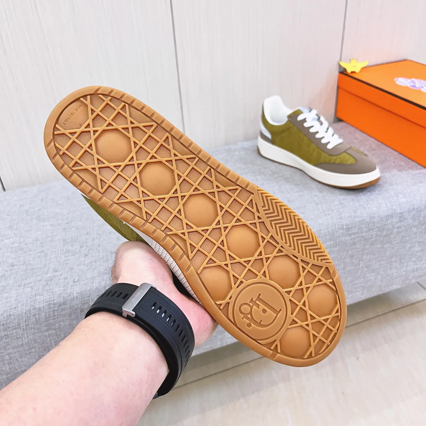 🚘🚘Factory batch 400💰[Dior]🔥Men's high-end brand of shoes official website 1:1 latest masterpiece: the upper is made of first-layer cowhide imported from Italy with a comfortable and breathable lining➕original non-slip and wear-resistant outsole🔥, making walking more convenient and comfortable! An exclusive new model, a stunning work, a beautiful 1:1 replica [color] compared to the official quality! Create a fashionable personality to set off your uniqueness! A must-have for trendy men! Classic🔥Size: 38-44 Color: 🔥Multiple colors available🔥.
